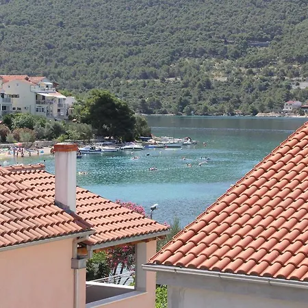 Apartment Kronja Grebastica
