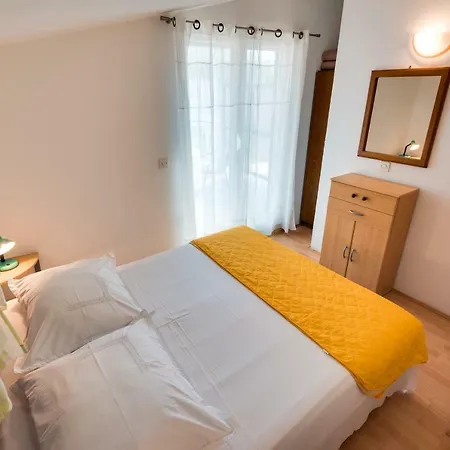 Kronja Apartment *